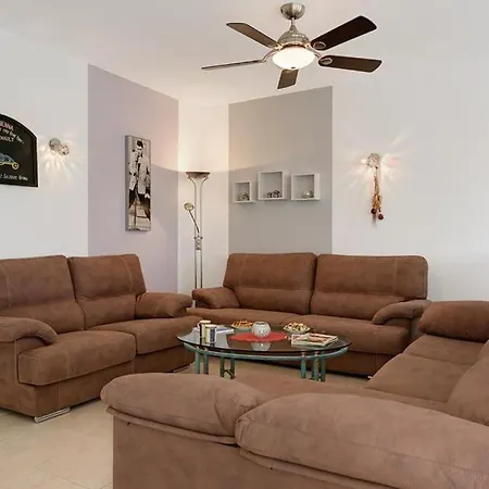 Sleeps 10 Pool Air Con Wifi *