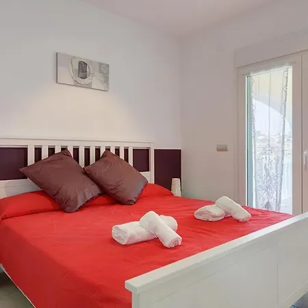Villa Sleeps 10 Pool Air Con Wifi *