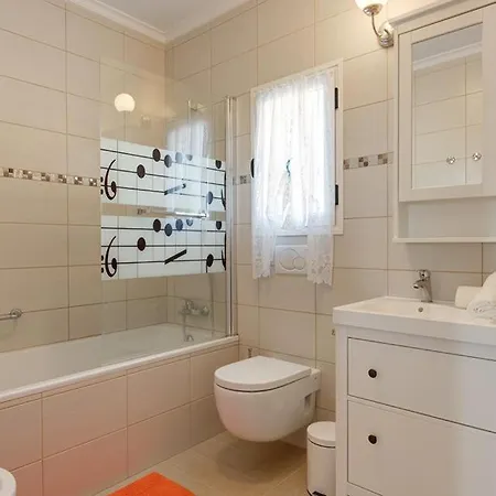 Sleeps 10 Pool Air Con Wifi Villa