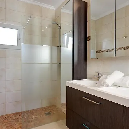 Sleeps 10 Pool Air Con Wifi *